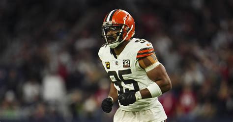 Myles Garrett Wins Defensive Player of the Year Award .